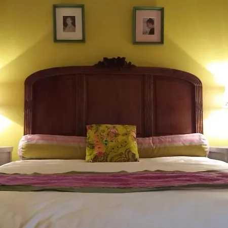 Manoir De La Marie Bed & Breakfast *