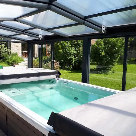 Manoir De La Marie Bed & Breakfast *